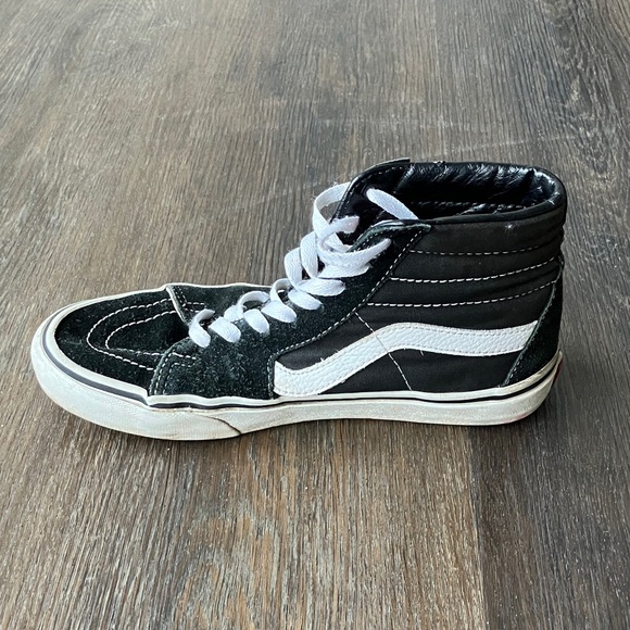Vans Black and White Unisex Shoes - Picture 4 of 13